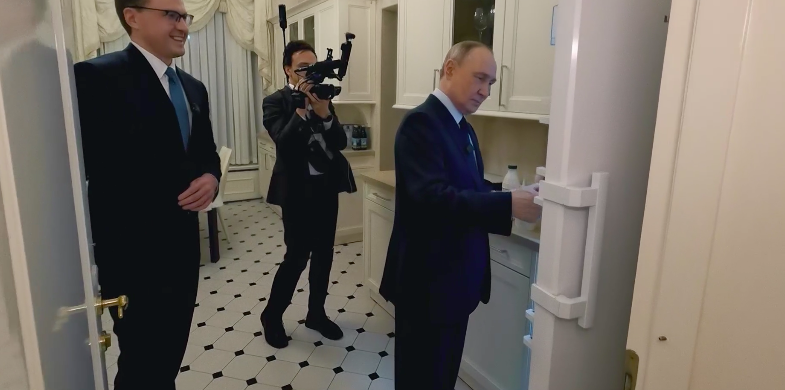 Фото Путин показал свой кремлёвский холодильник 2 - Сиб.ФМ Фото Путин показал свой кремлёвский холодильник 2